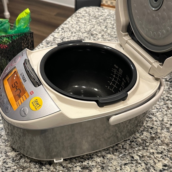 Tiger IH Rice Cooker - Champagne Beige - Picture 8 of 13
